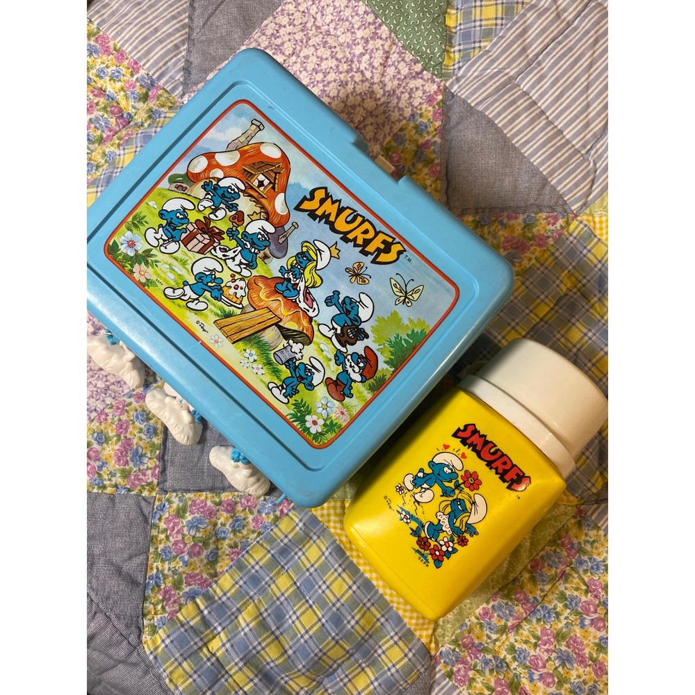 Vintage 1982 Smurfs Blue Plastic Lunch Box with Thermos and 3 Figures Thermos Co